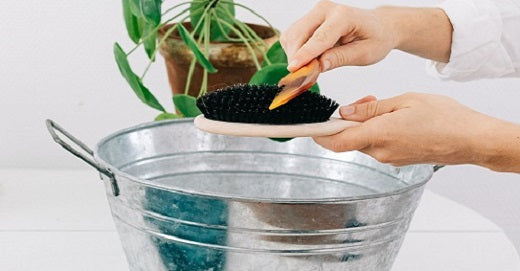 Comment nettoyer sa brosse à cheveux en poils de sanglier ?