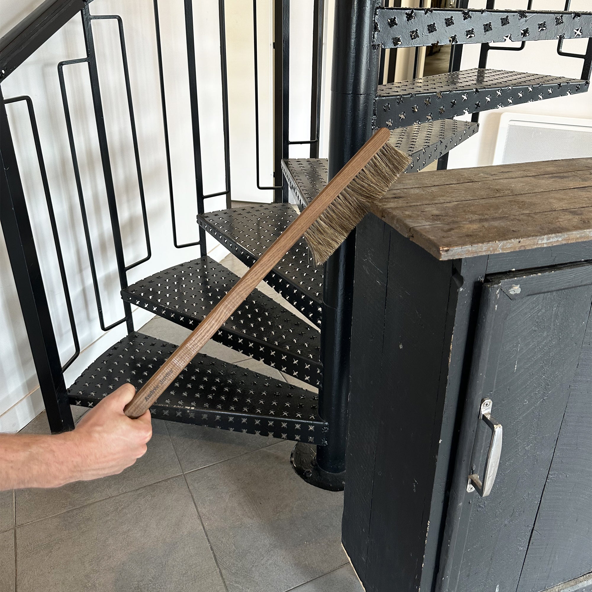 Long hand brush