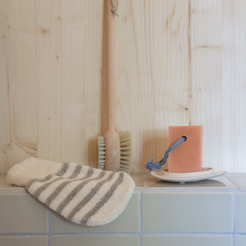 Massage glove in organic linen and cotton