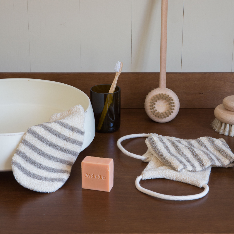 Massage glove in organic linen and cotton
