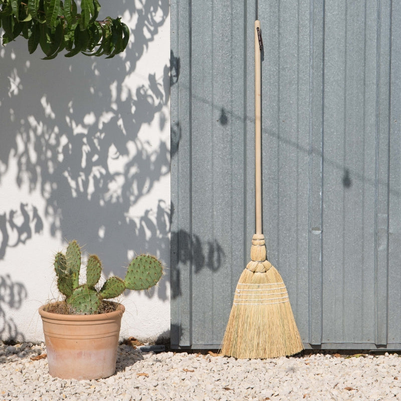 balai-herbe-sorgho-exterieur