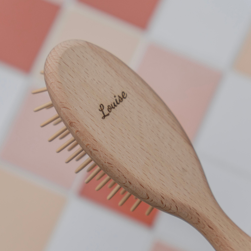 Detangling hairbrush