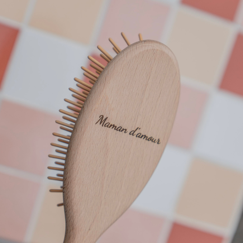 Detangling hairbrush