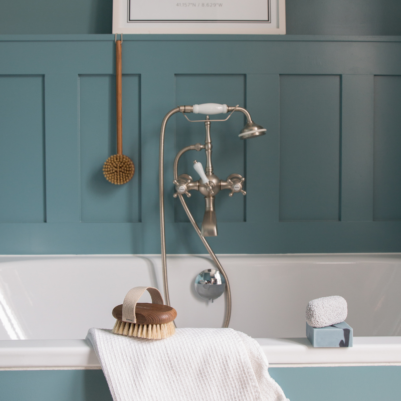 Massagebürste und Trockenbürsten