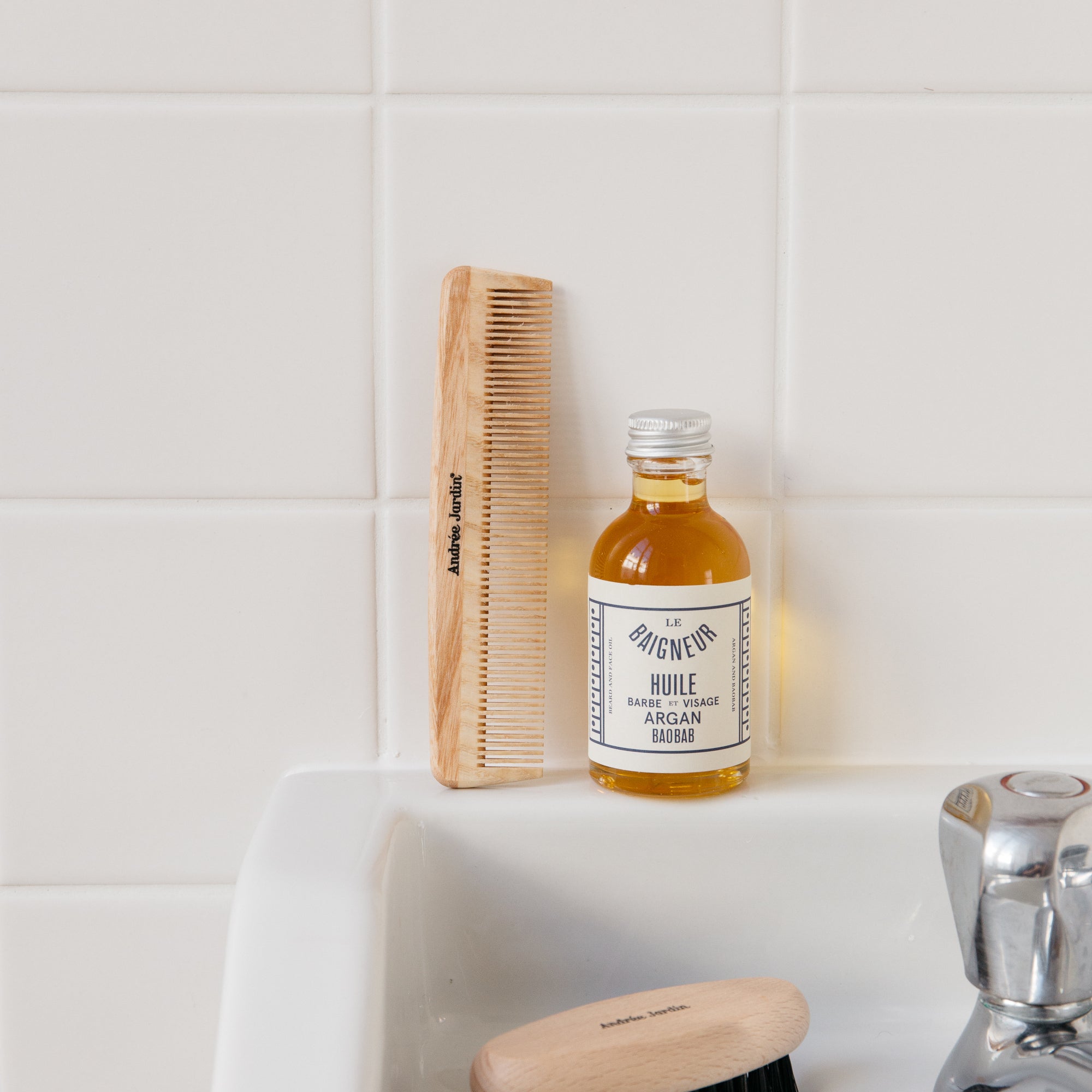 peigne barbe salle de bain
