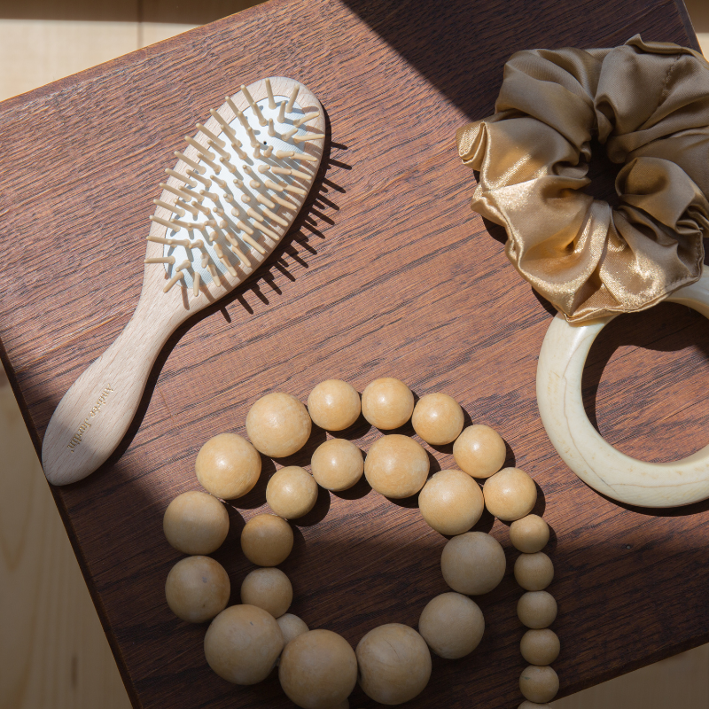 Detangling hairbrush