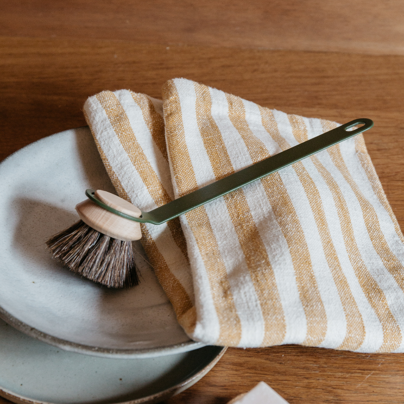 super brosse avec vaisselle