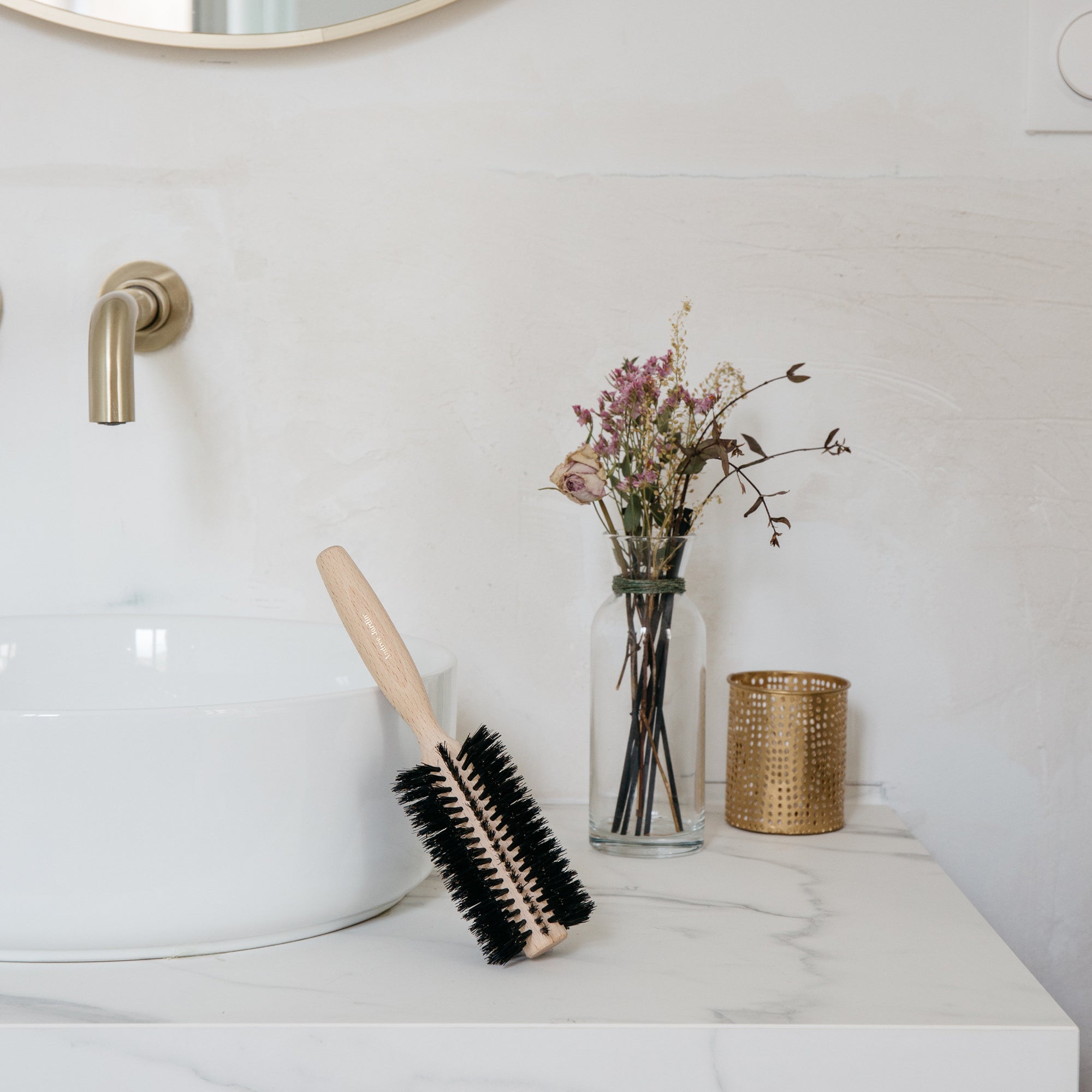 brosse-brushing-salle-de-bain