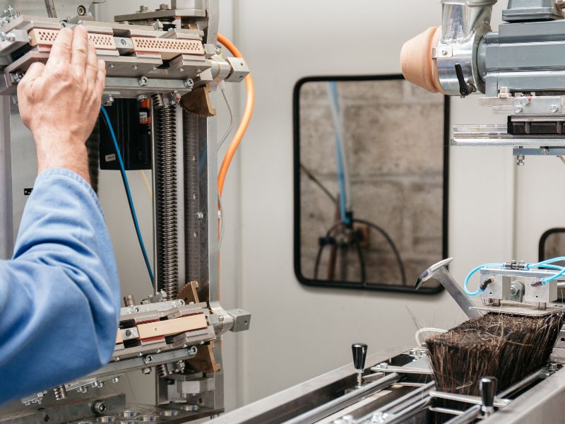 machine-fabrication-balayette